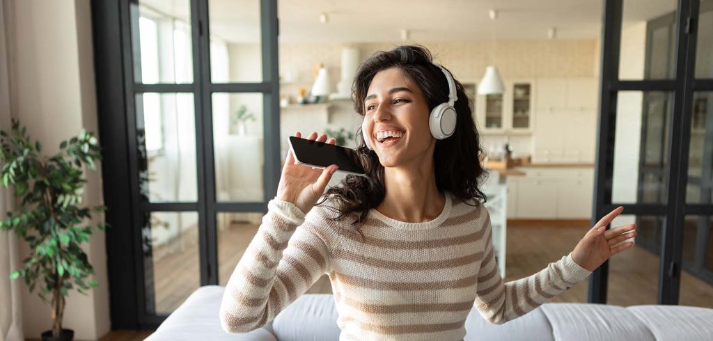happy woman with headphones. weed dispensary to buy cheapweed online in Canada. Shatter. buy online weeds.