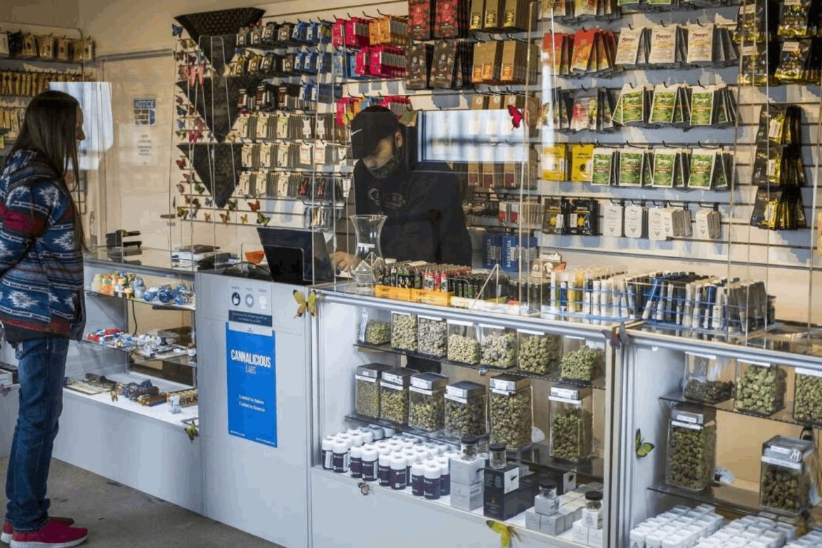 In this blog, we'll explore what to look when choosing a weed dispensary. From the quality of the products to the knowledge & expertise of the staff.